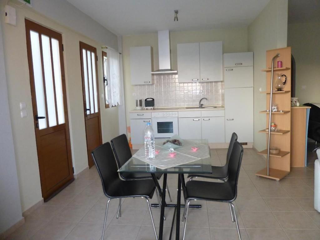 Anesis Apartments Agia Marina  외부 사진