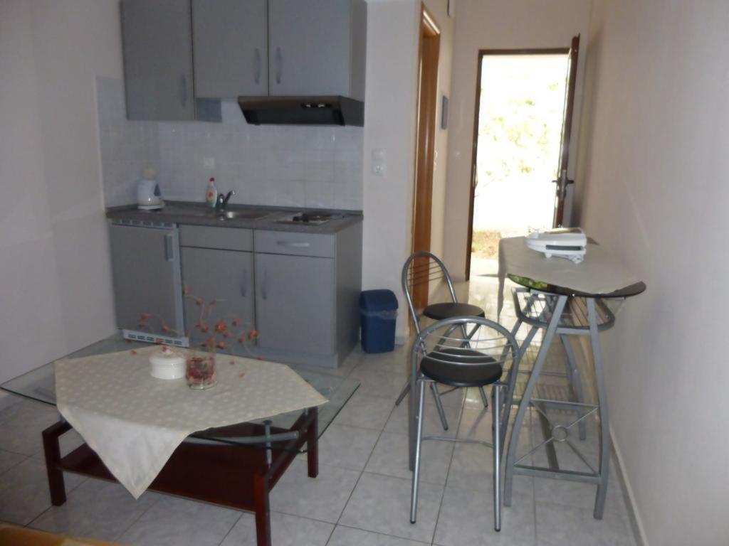 Anesis Apartments Agia Marina  외부 사진