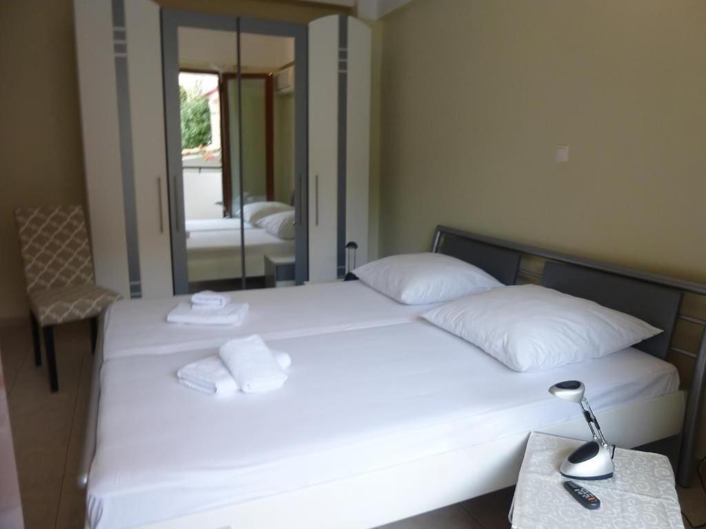 Anesis Apartments Agia Marina  외부 사진